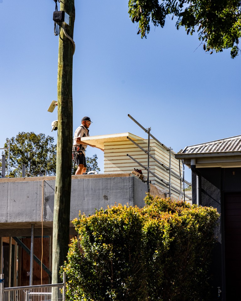 Crew lifting a Platinum "R" Floor panel to the first floor of a narrow-lot home in Tarragindi, Brisbane